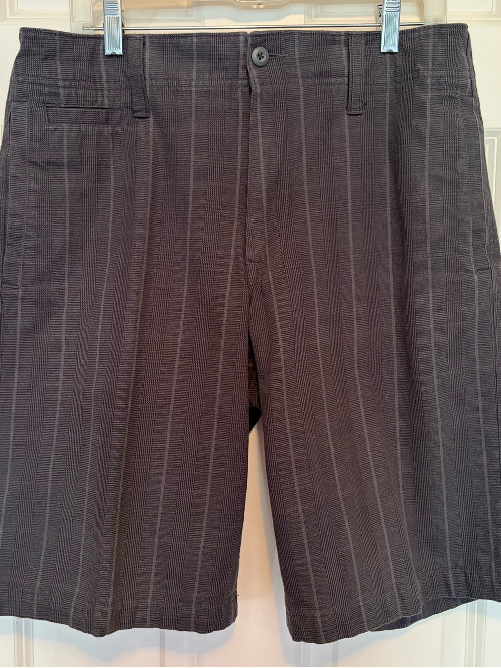 GAP Men's Gray Pinstripe Flat Front Shorts